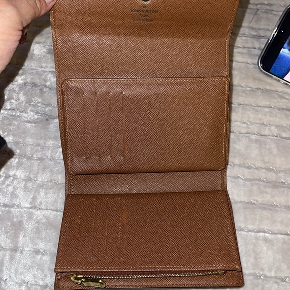 Preloved Louis Vuitton Alexandra trifold wallet brown color pristine condition - Picture 3 of 10